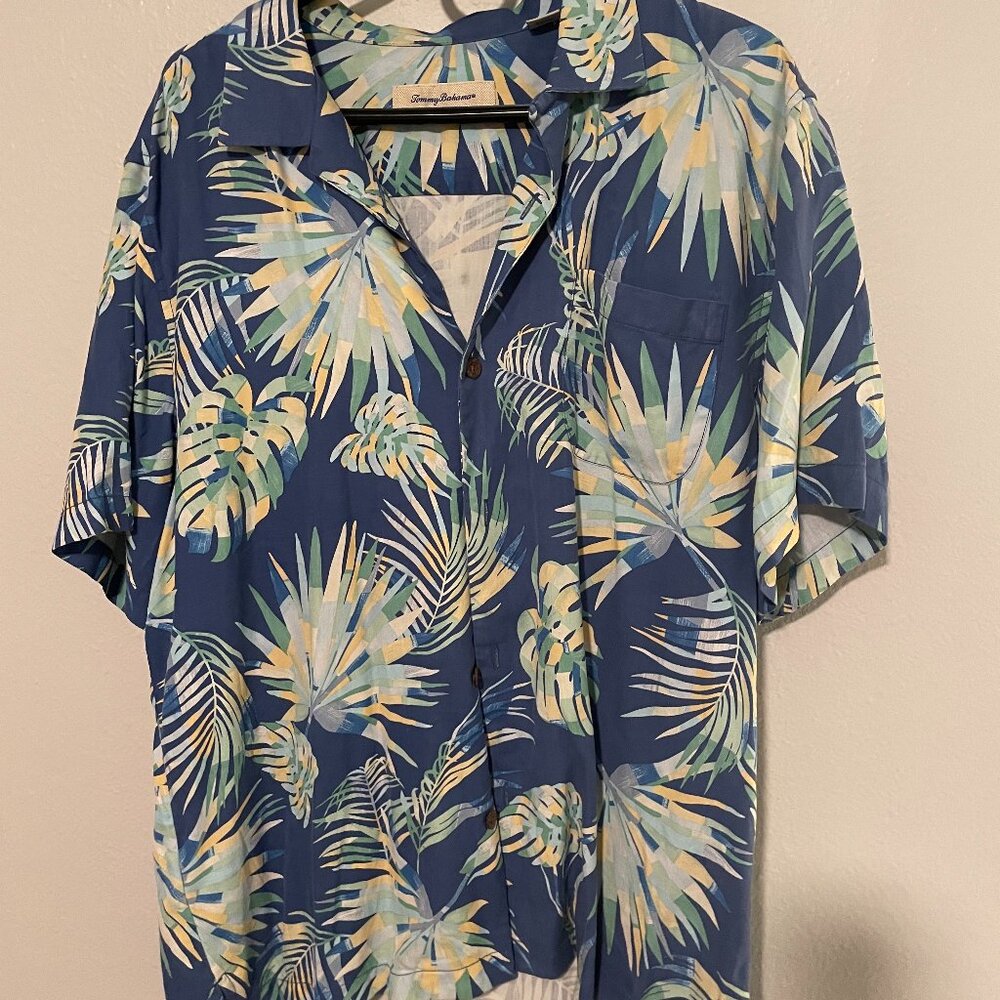 Tommy Bahama Button Down